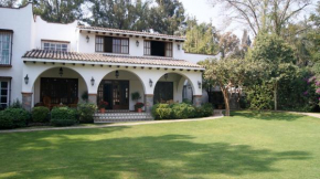 Гостиница Casa de las Conchas  Куэрнавака